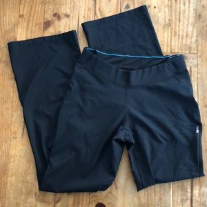 EUC Columbia W’s M Black softshell pants, wide leg